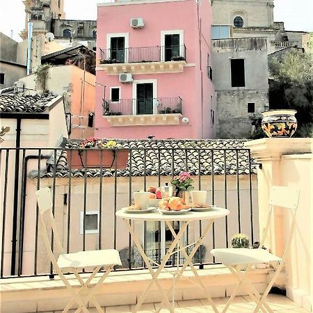 Le Luci su Ibla - Ospitalità con vista Acomodação com café da manhã Ragusa Exterior foto