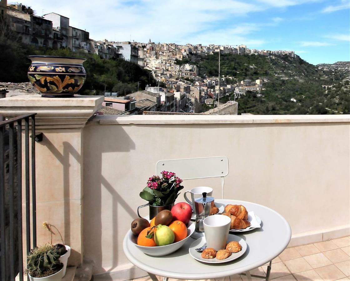 Le Luci su Ibla - Ospitalità con vista Acomodação com café da manhã Ragusa Exterior foto