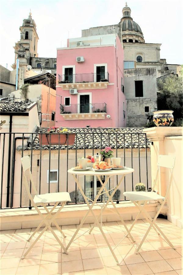 Le Luci su Ibla - Ospitalità con vista Acomodação com café da manhã Ragusa Exterior foto