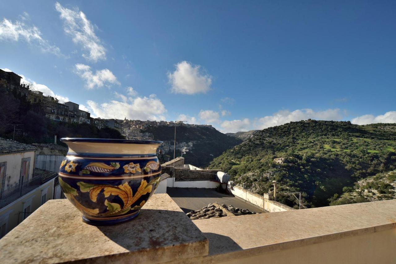 Le Luci su Ibla - Ospitalità con vista Acomodação com café da manhã Ragusa Exterior foto